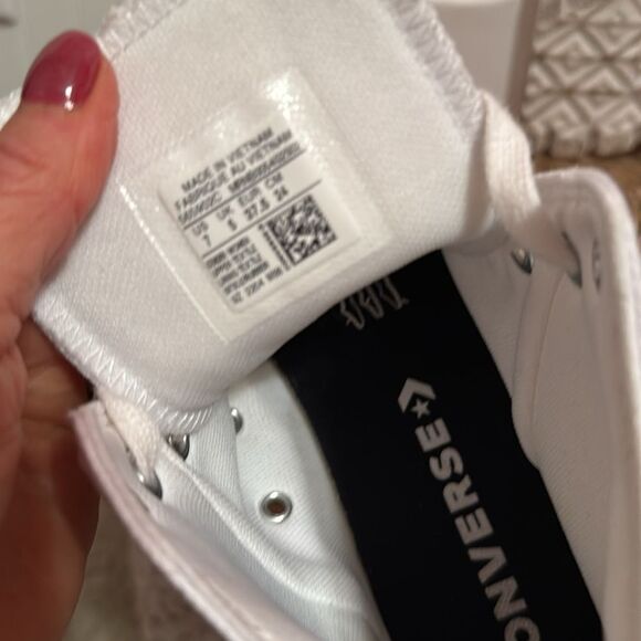 Converse Women's White Chuck Taylor All Star Lugged High Top Sneakers - 7 - Picture 9 of 9